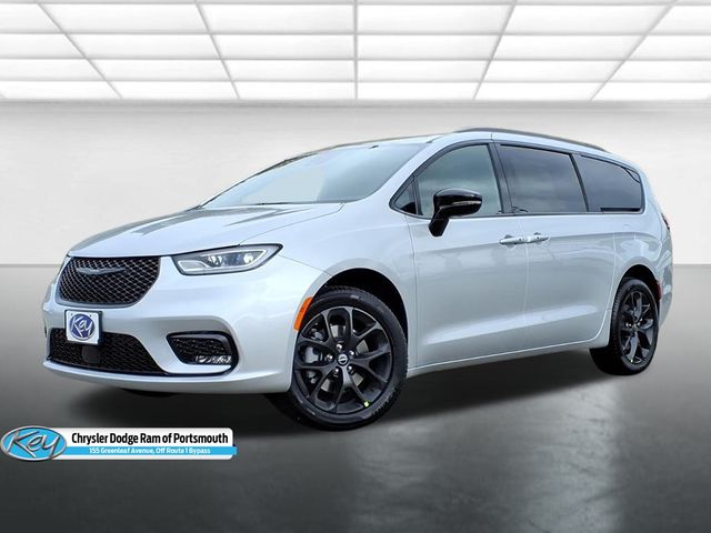 2026 Chrysler Pacifica Passenger Van 