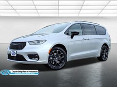 2026 Chrysler Pacifica Limited Passenger Van