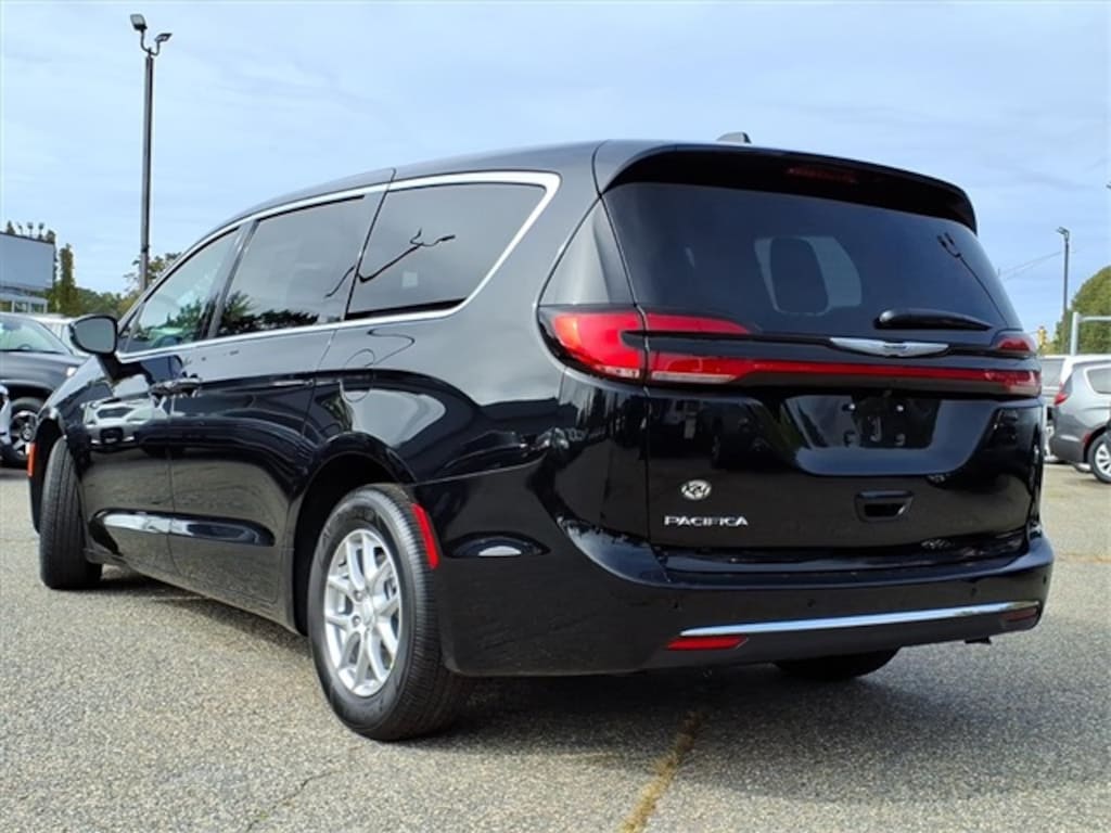 New 2026 Chrysler Pacifica Select Passenger Van