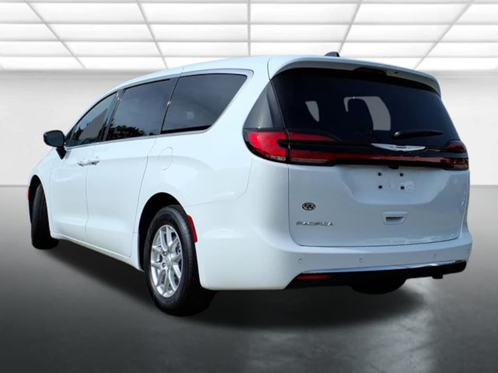 New 2026 Chrysler Pacifica Select Passenger Van