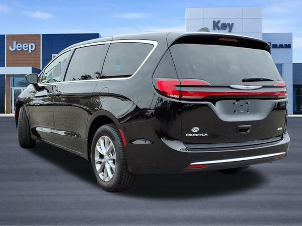 New 2026 Chrysler Pacifica Select Passenger Van