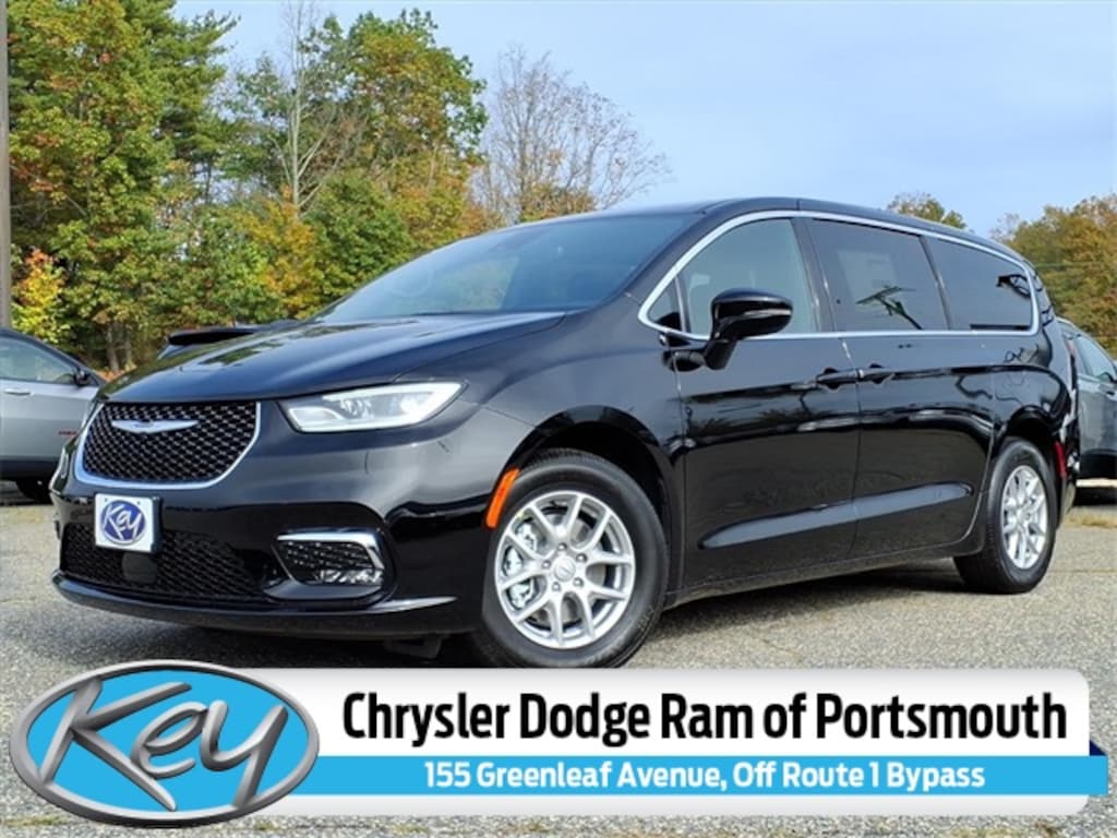 New 2026 Chrysler Pacifica Select Passenger Van