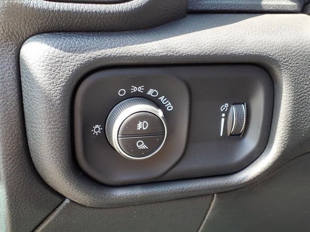 2025 RAM 3500 Tradesman - Photo 16