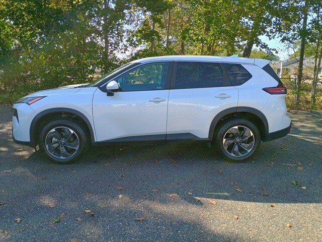 2024 Nissan Rogue SV photo 2