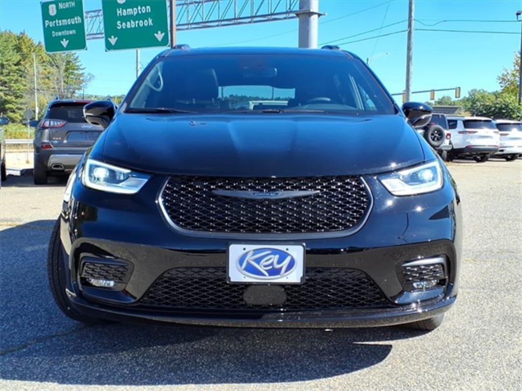 New 2026 Chrysler Pacifica Select Passenger Van