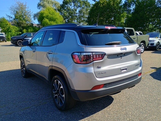 2022 Jeep Compass Limited photo 2