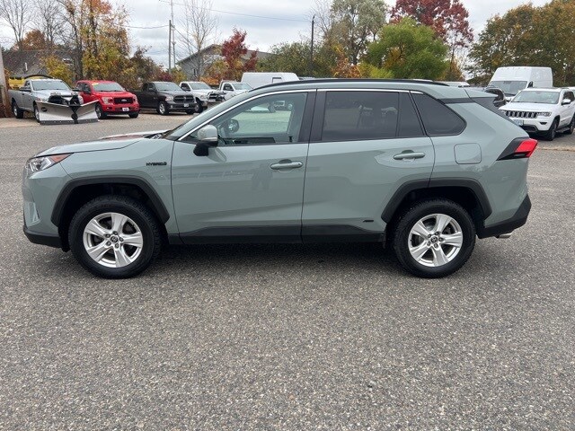 2021 Toyota RAV4 Hybrid XLE photo 2