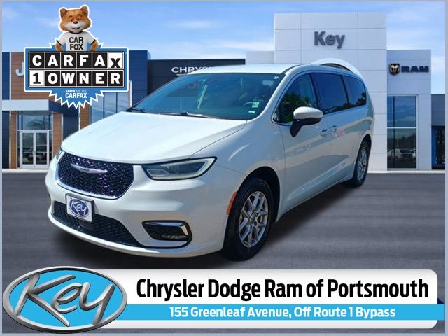 2023 Chrysler Pacifica Touring L's photo