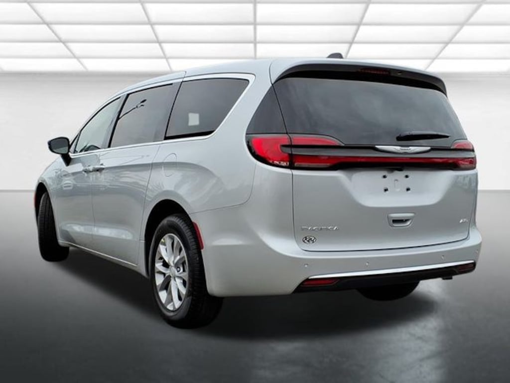 New 2026 Chrysler Pacifica Select Passenger Van