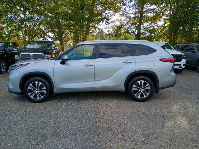 2023 Toyota Highlander L photo 2