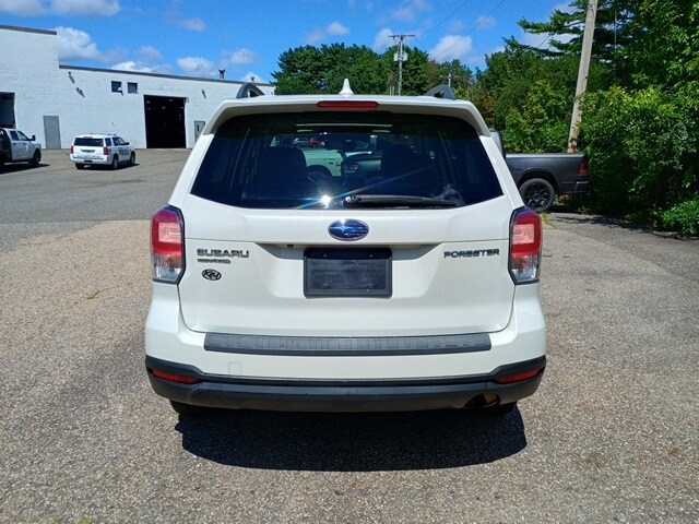2018 Subaru Forester 2.5i Premium photo 3
