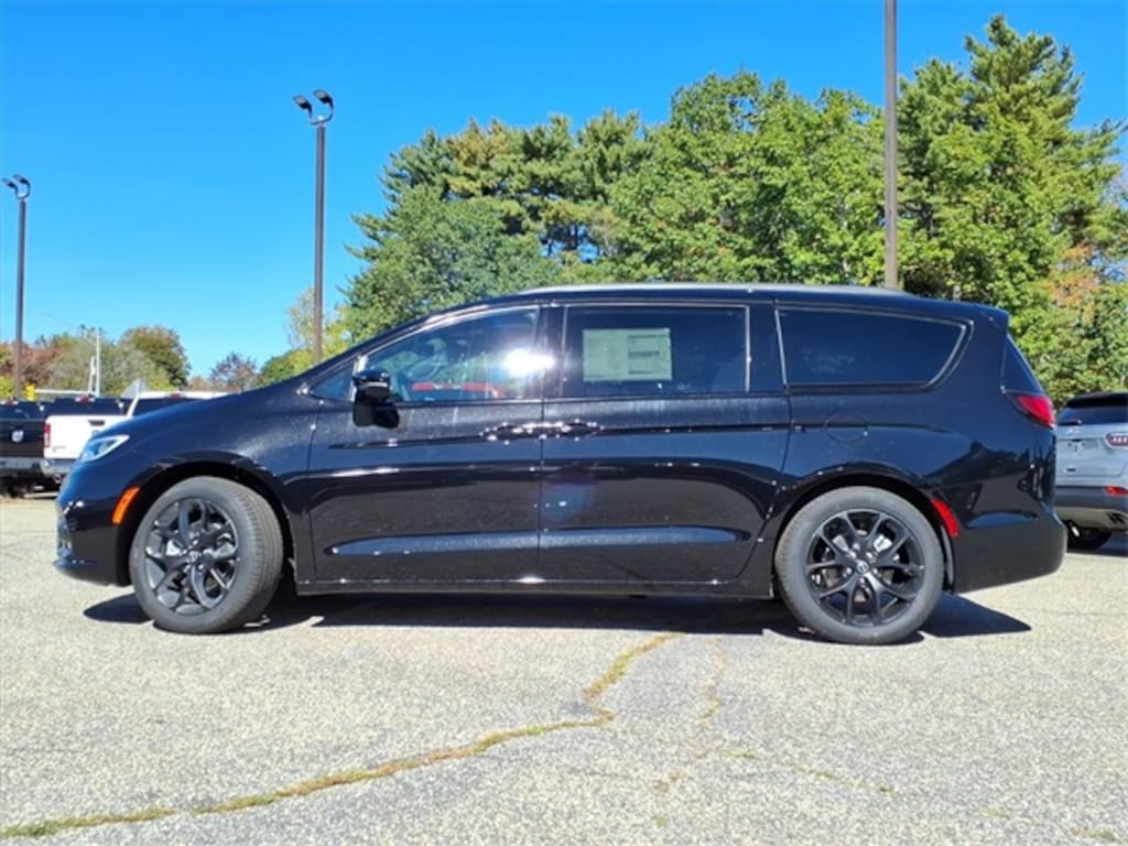 New 2026 Chrysler Pacifica Select Passenger Van