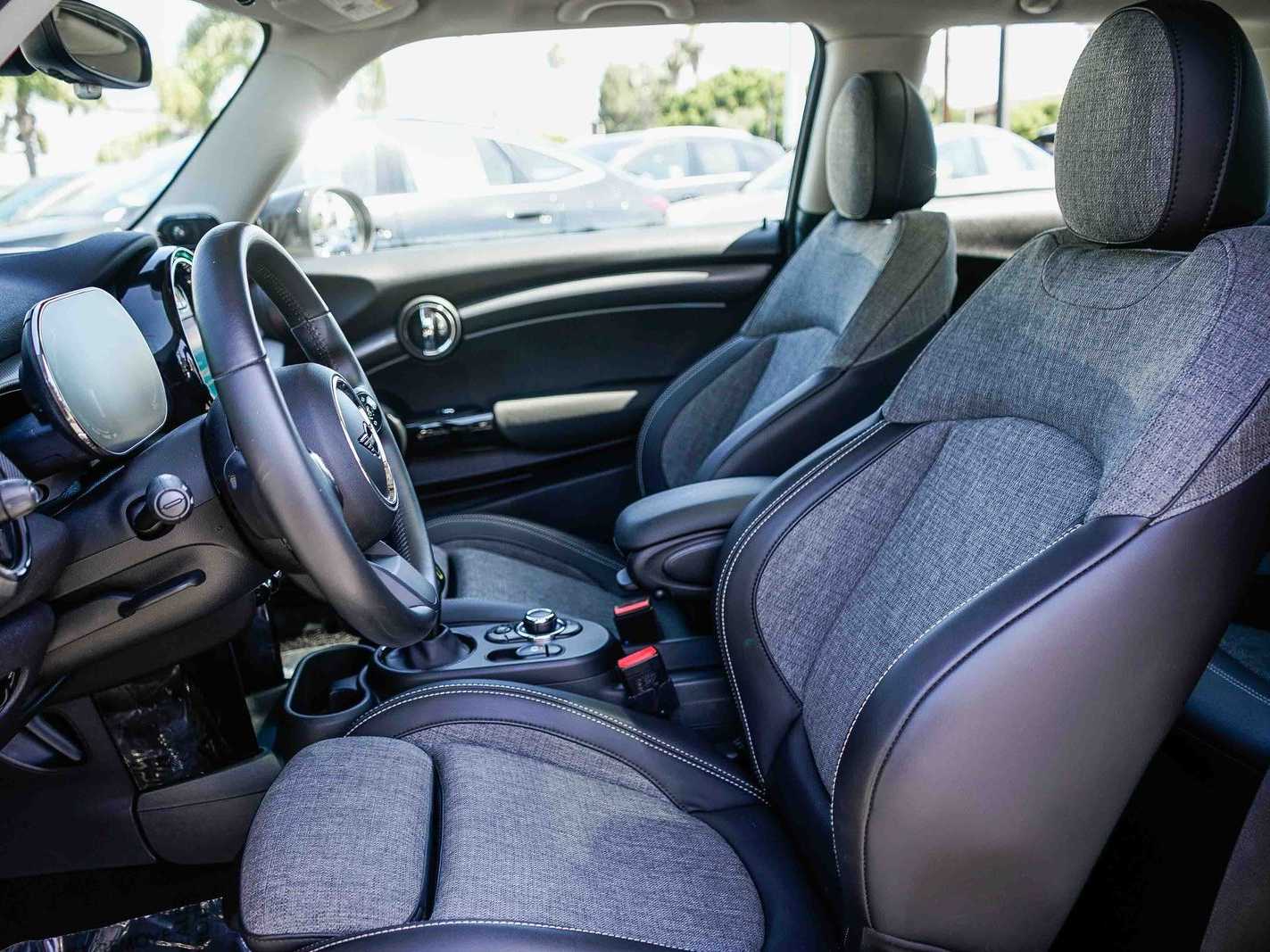 Thumbnail: 2023 MINI Cooper Hardtop - 17