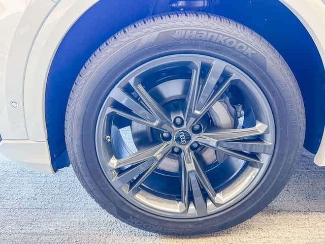 Thumbnail: 2026 Audi Q8 - 9