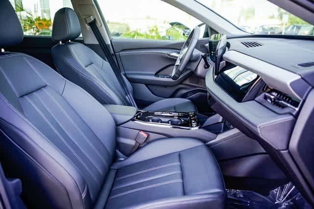 Thumbnail: 2025 Audi Q6 e-tron - 16