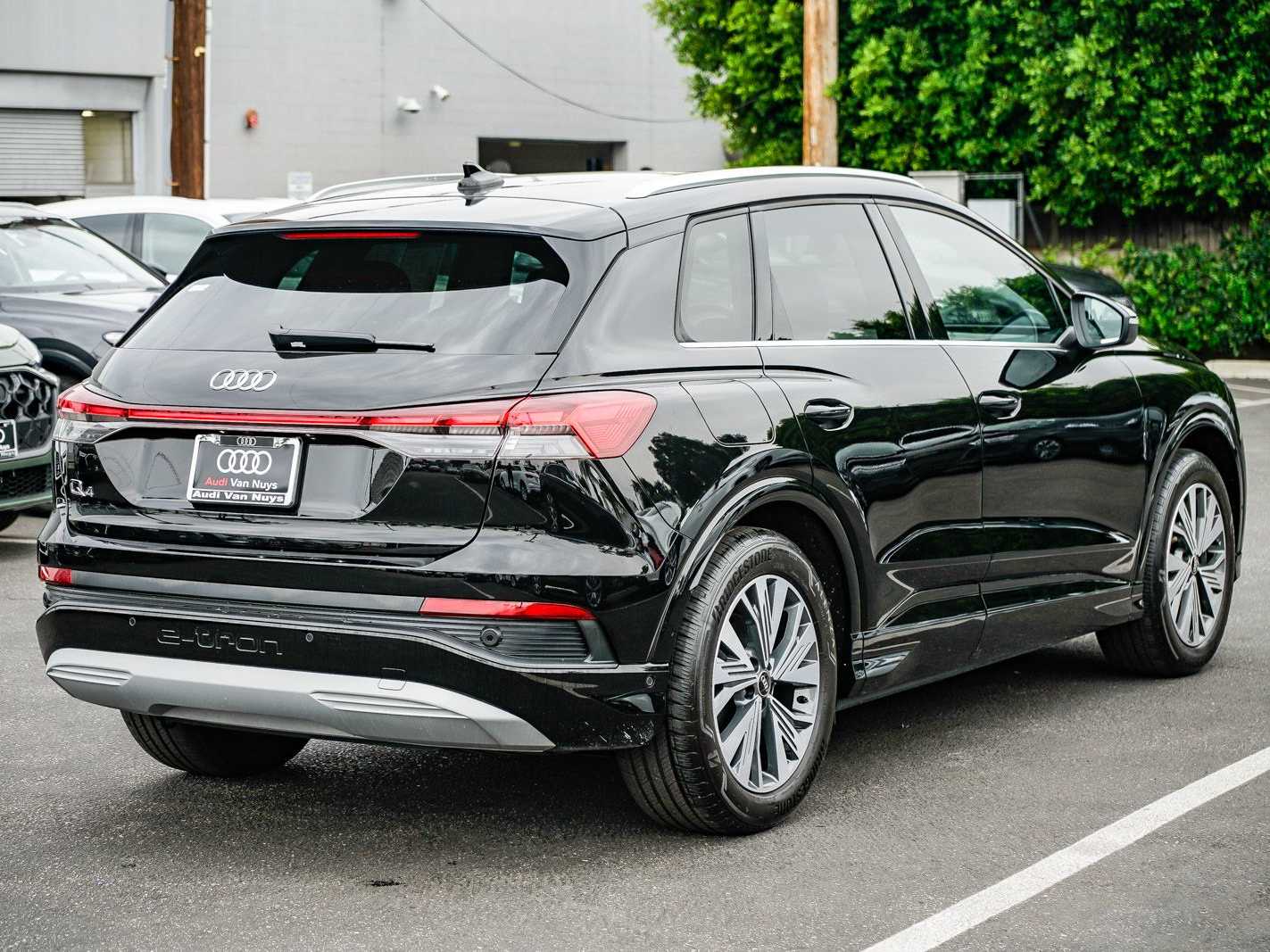 Thumbnail: 2023 Audi Q4 e-tron - 4