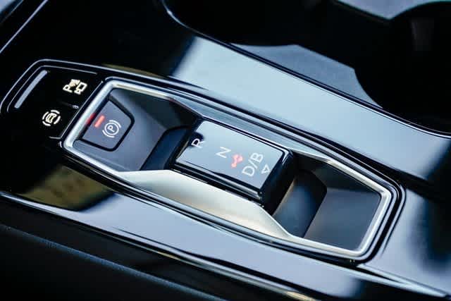 Thumbnail: 2025 Audi Q6 e-tron - 21