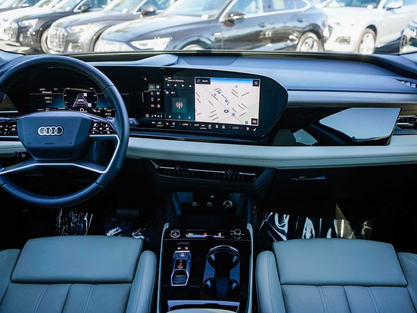 Thumbnail: 2025 Audi Q6 e-tron - 12