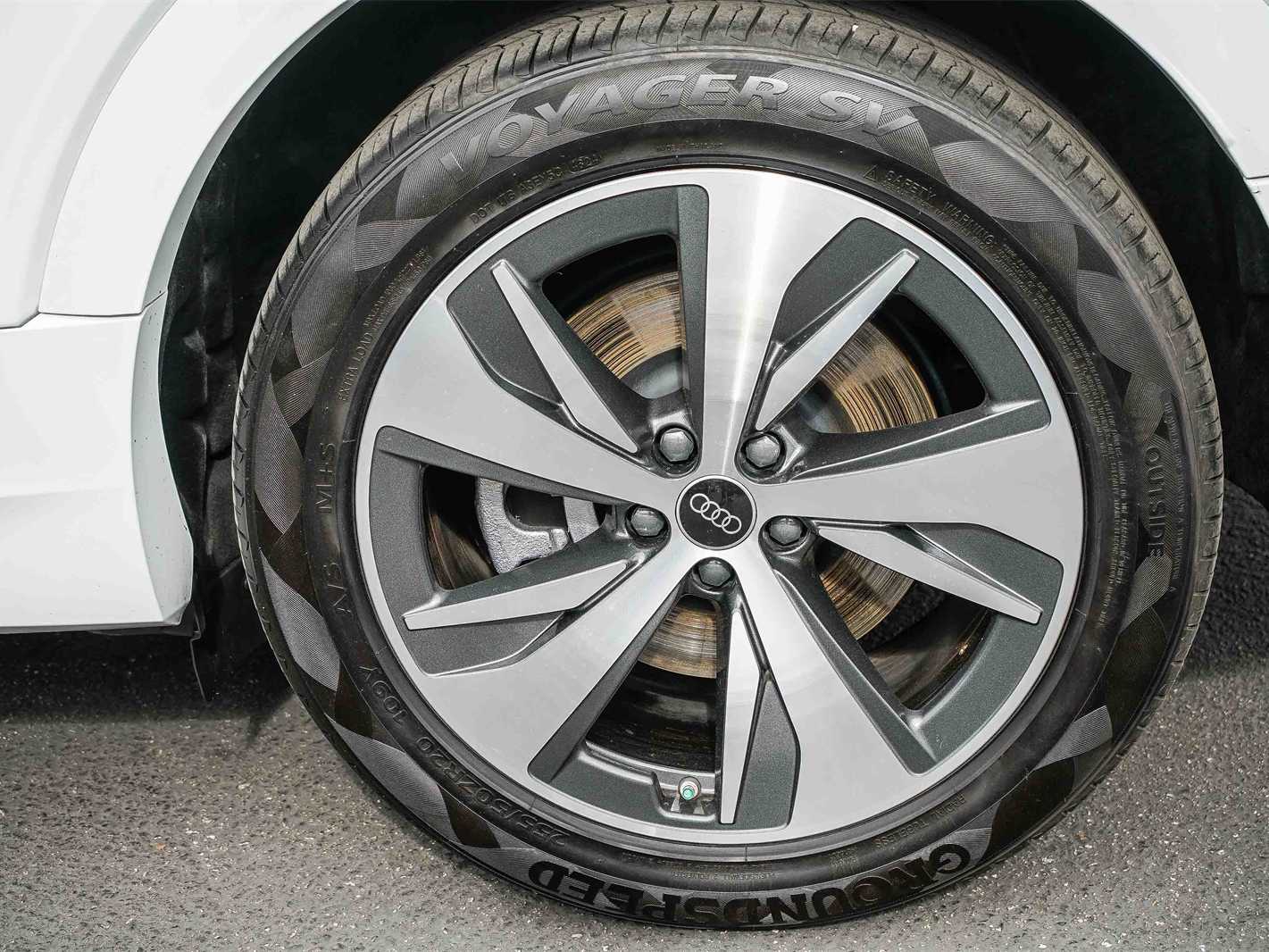 Thumbnail: 2024 Audi Q8 e-tron - 10