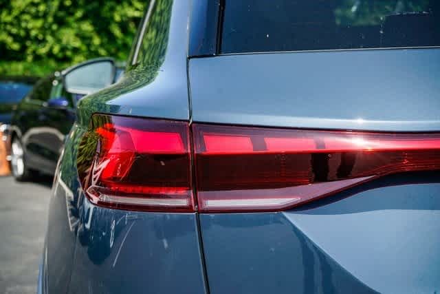 Thumbnail: 2025 Audi Q6 e-tron - 9