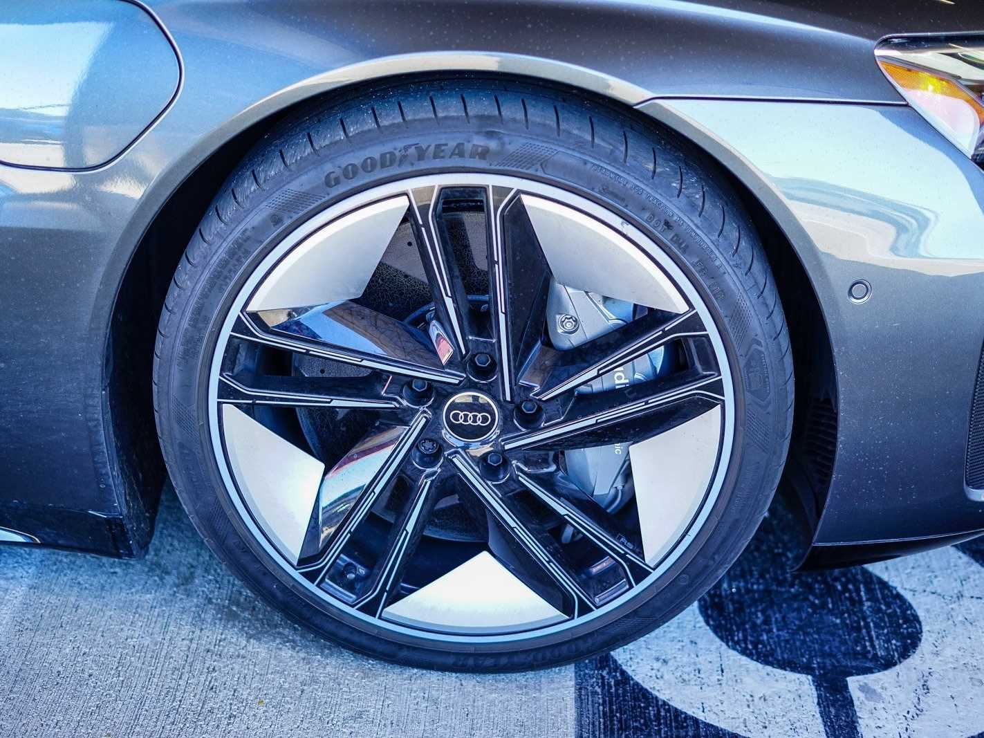 Thumbnail: 2023 Audi RS e-tron GT - 9