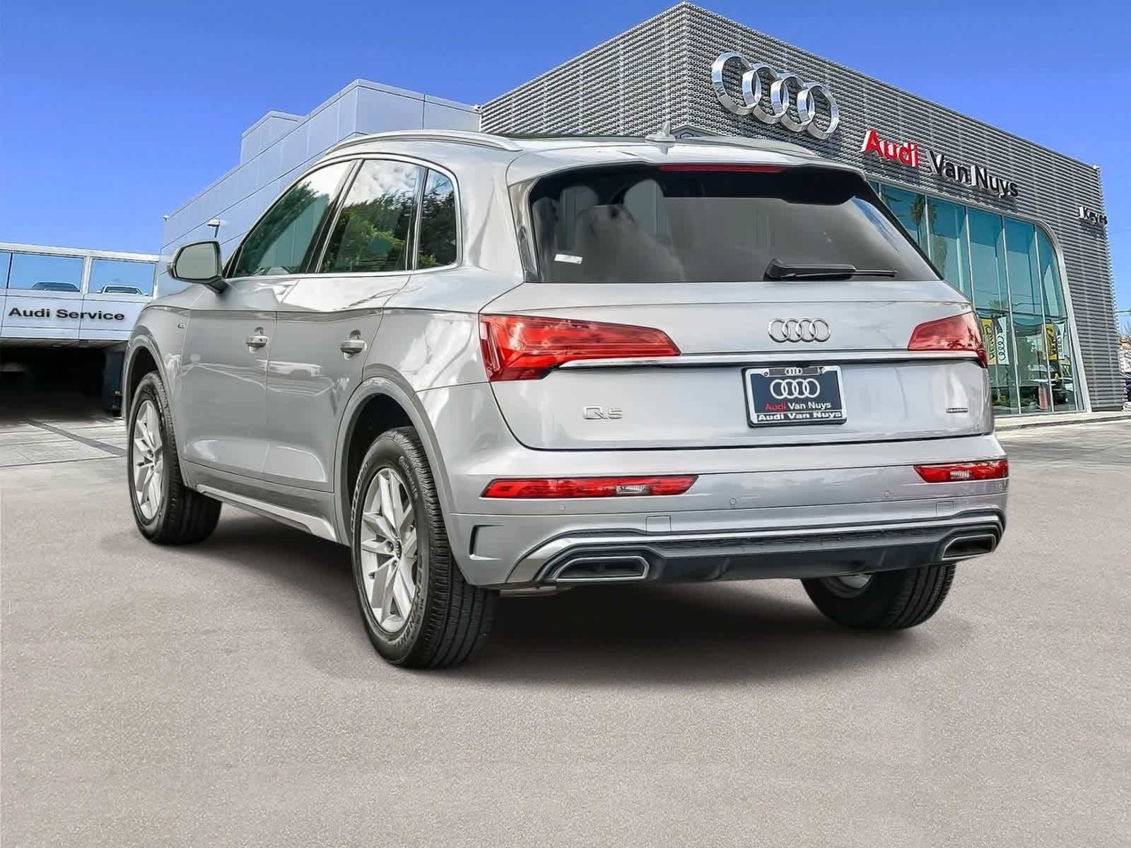 Thumbnail: 2023 Audi Q5 - 6