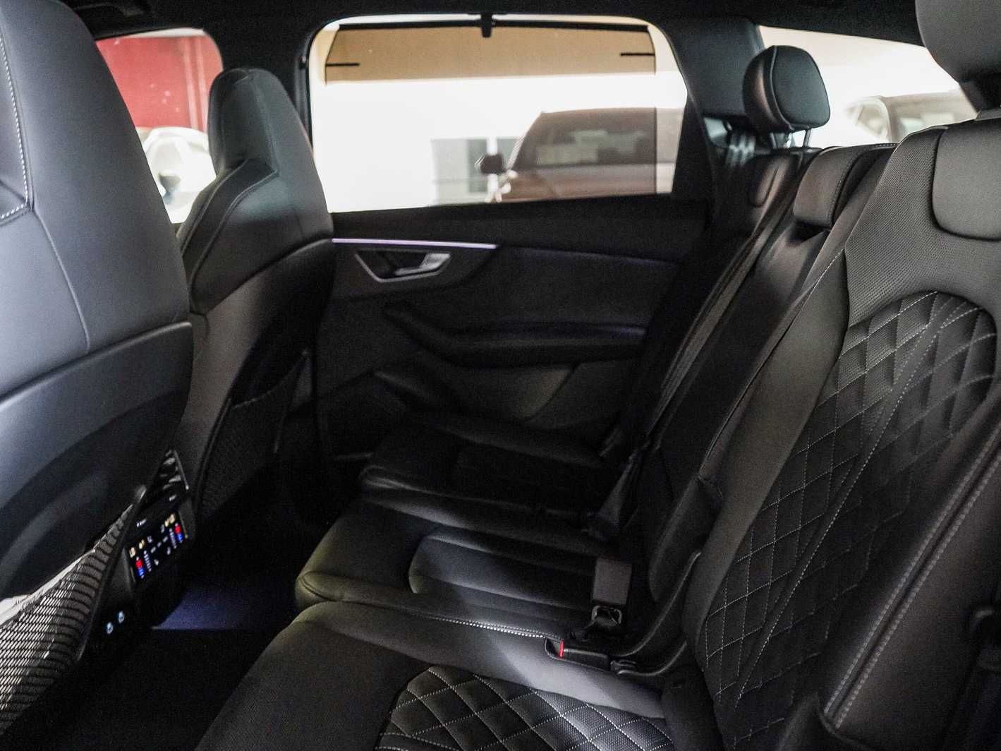 Thumbnail: 2026 Audi SQ7 - 18