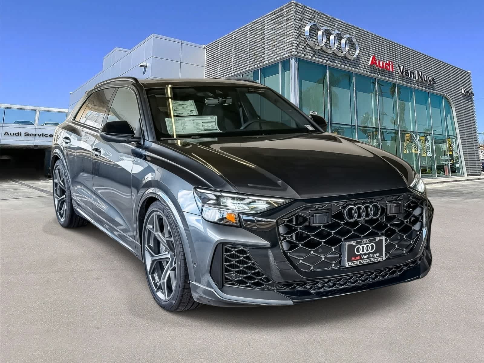 Thumbnail: 2026 Audi RS Q8 - 3