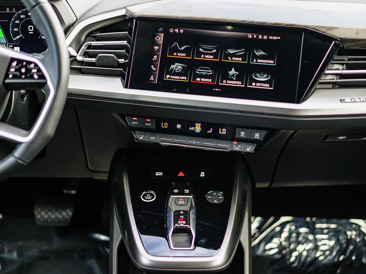 Thumbnail: 2022 Audi Q4 e-tron - 14