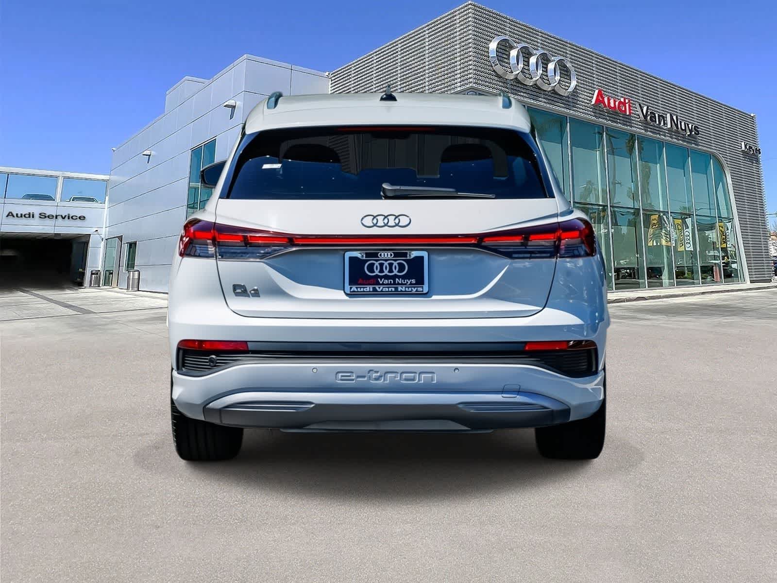 Thumbnail: 2023 Audi Q4 e-tron - 3