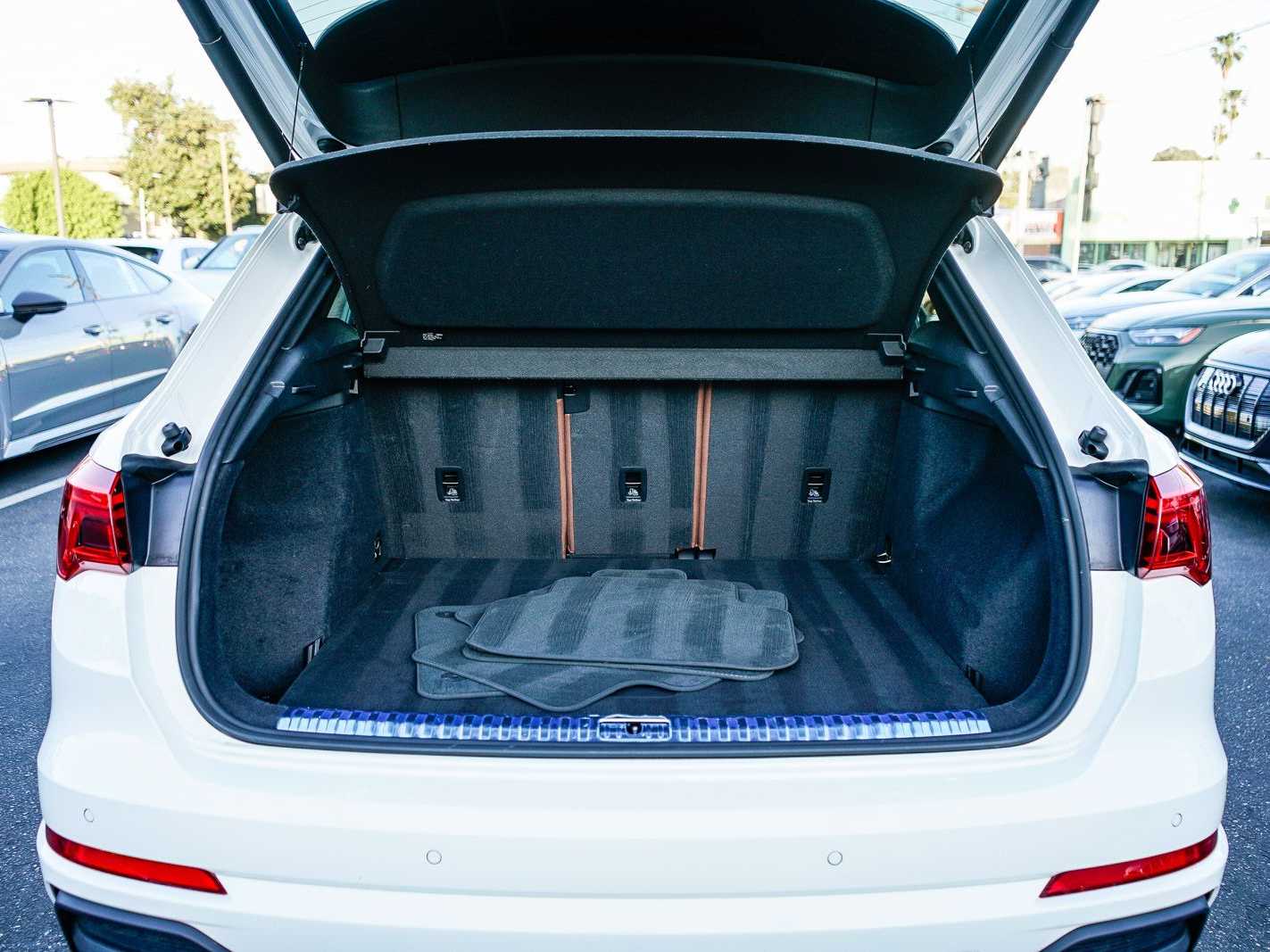 Thumbnail: 2023 Audi Q3 - 27