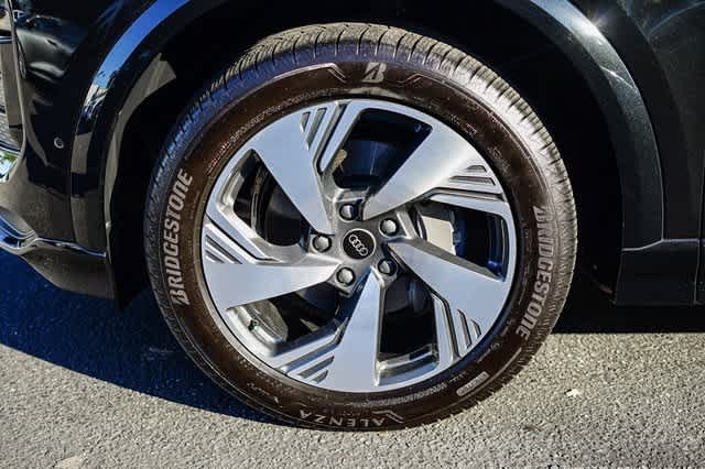 Thumbnail: 2025 Audi Q6 e-tron - 9