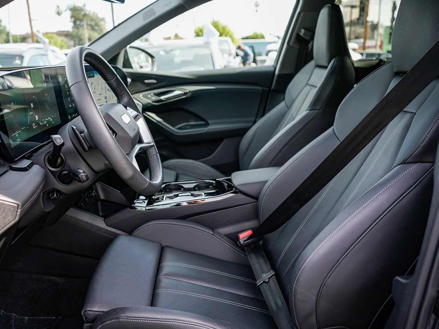 Thumbnail: 2025 Audi Q6 e-tron - 17