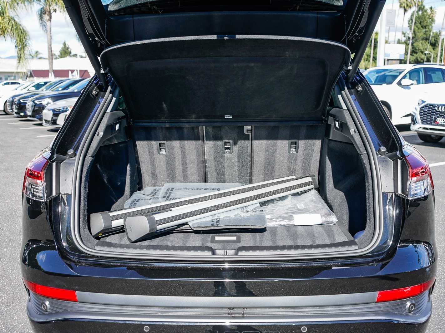 Thumbnail: 2023 Audi Q4 e-tron - 26