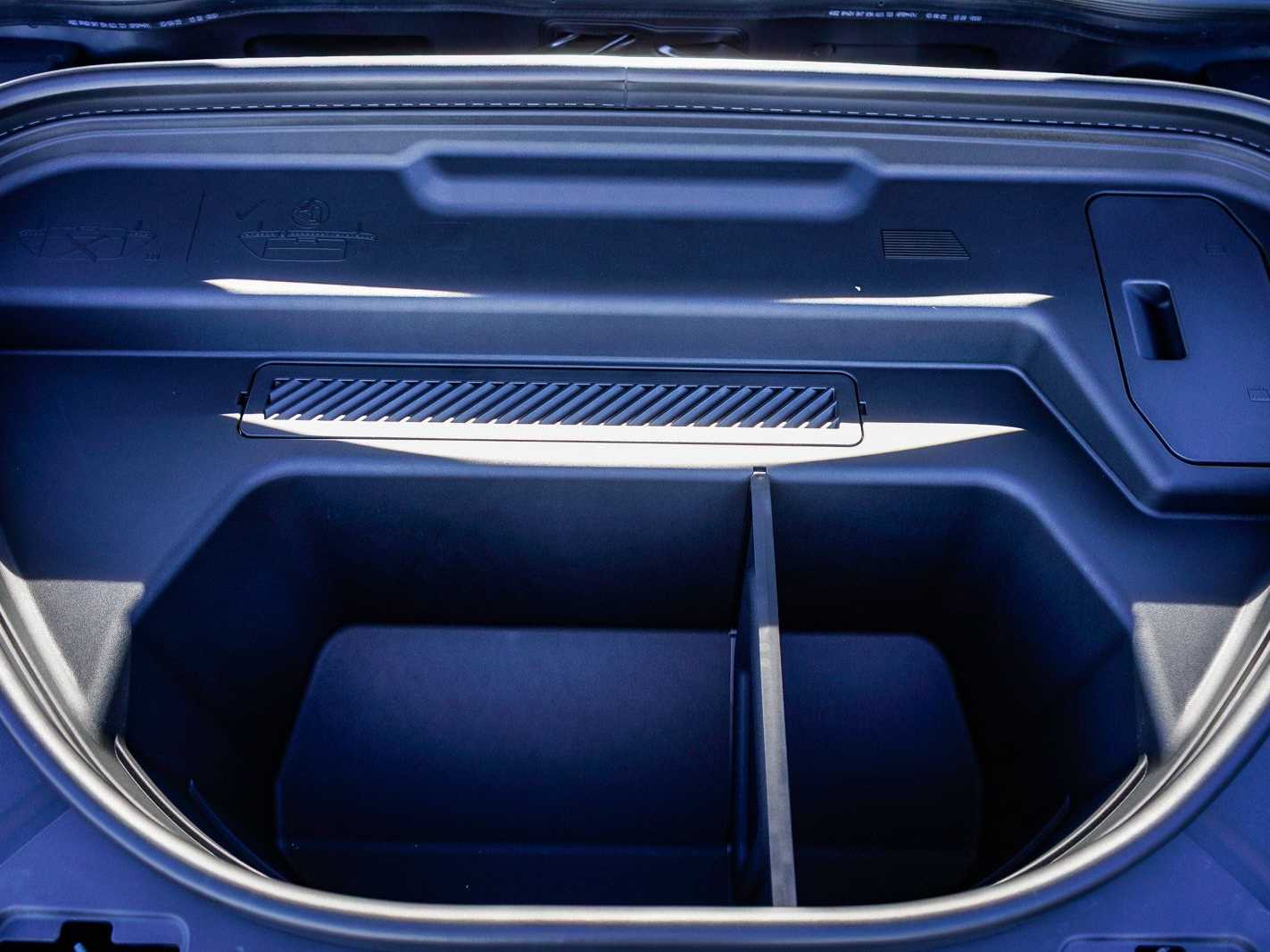 Thumbnail: 2025 Audi Q6 e-tron - 26