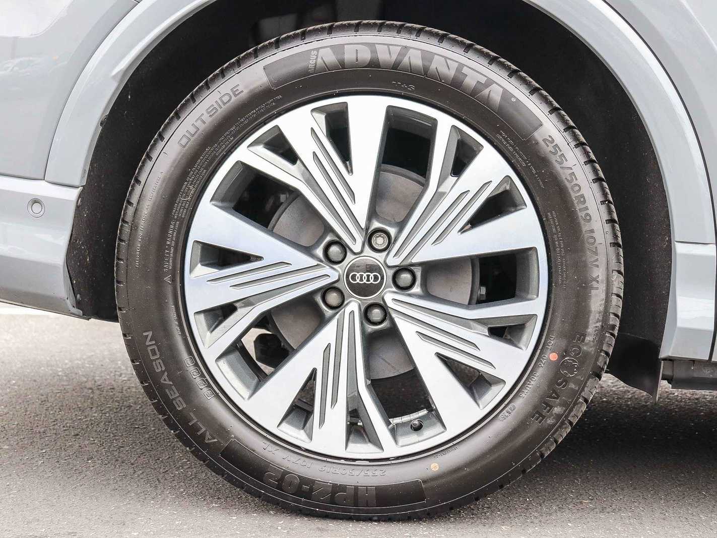 Thumbnail: 2023 Audi Q4 e-tron - 10