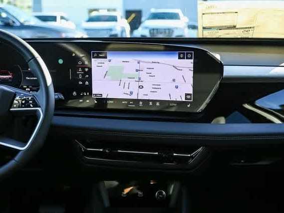 Thumbnail: 2025 Audi Q6 e-tron - 13