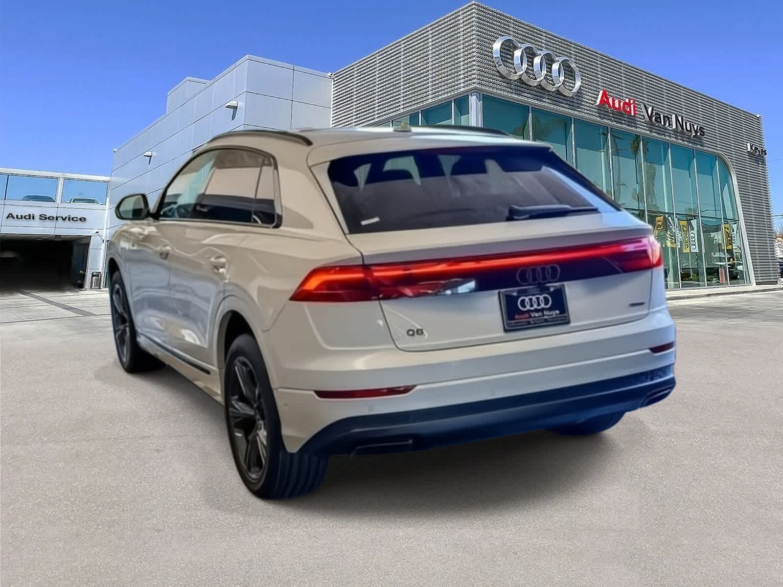 Thumbnail: 2026 Audi Q8 - 6