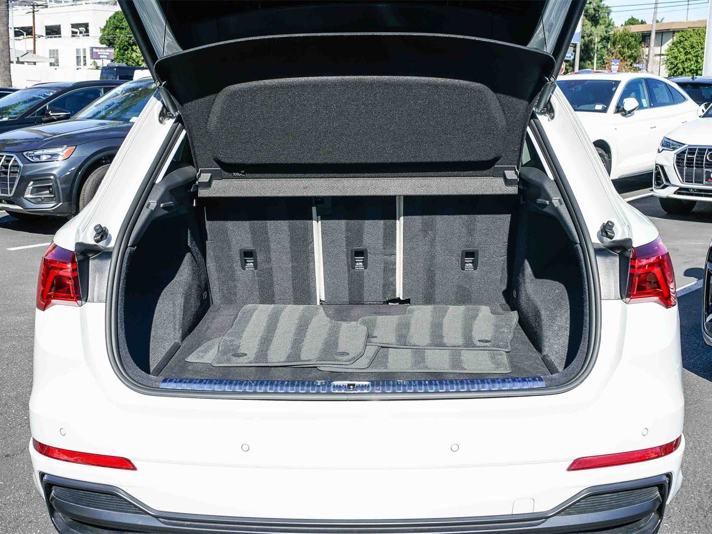 Thumbnail: 2022 Audi Q3 - 26