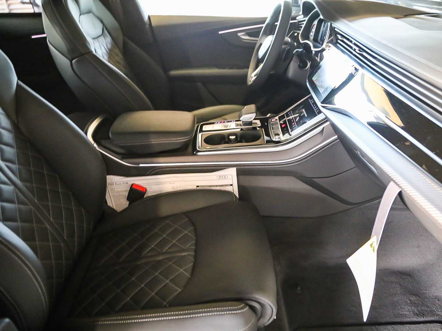 Thumbnail: 2026 Audi SQ8 - 13