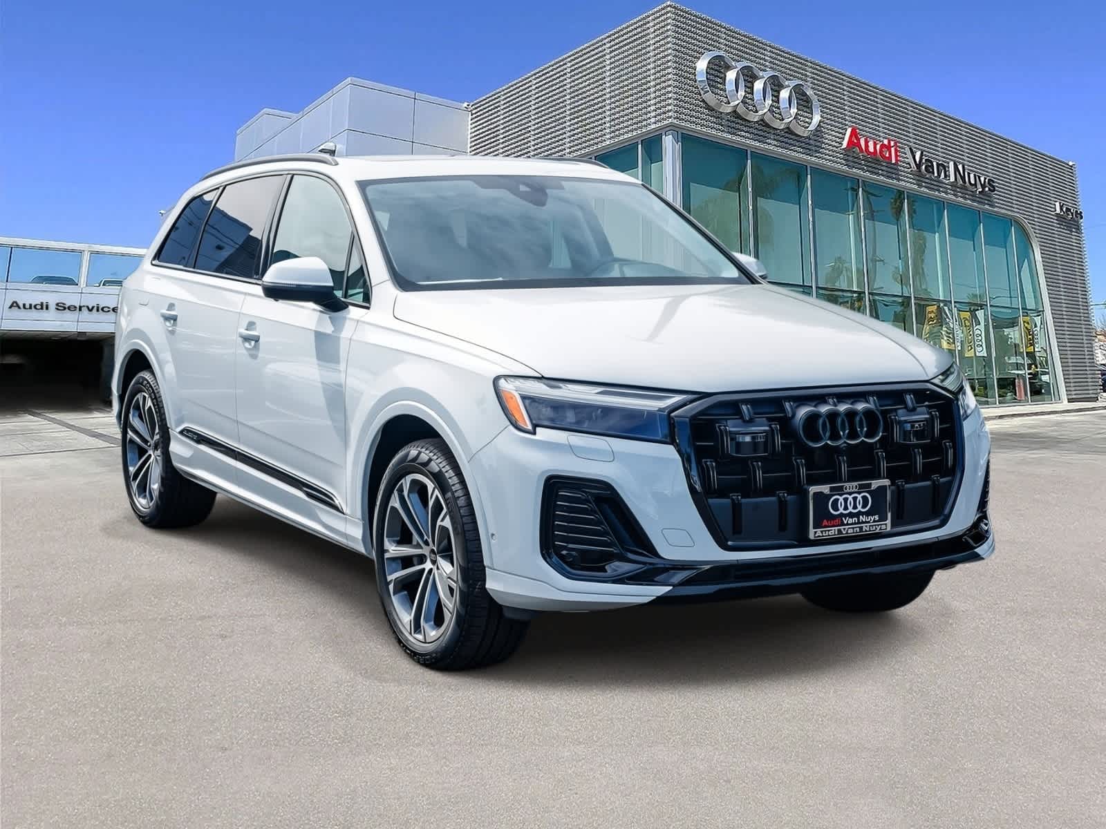 Thumbnail: 2026 Audi Q7 - 5