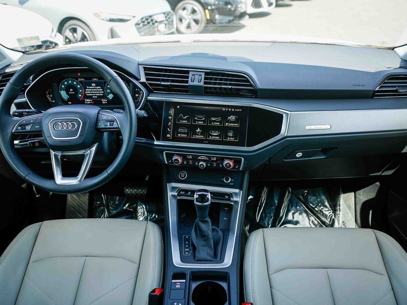 Thumbnail: 2025 Audi Q3 - 12