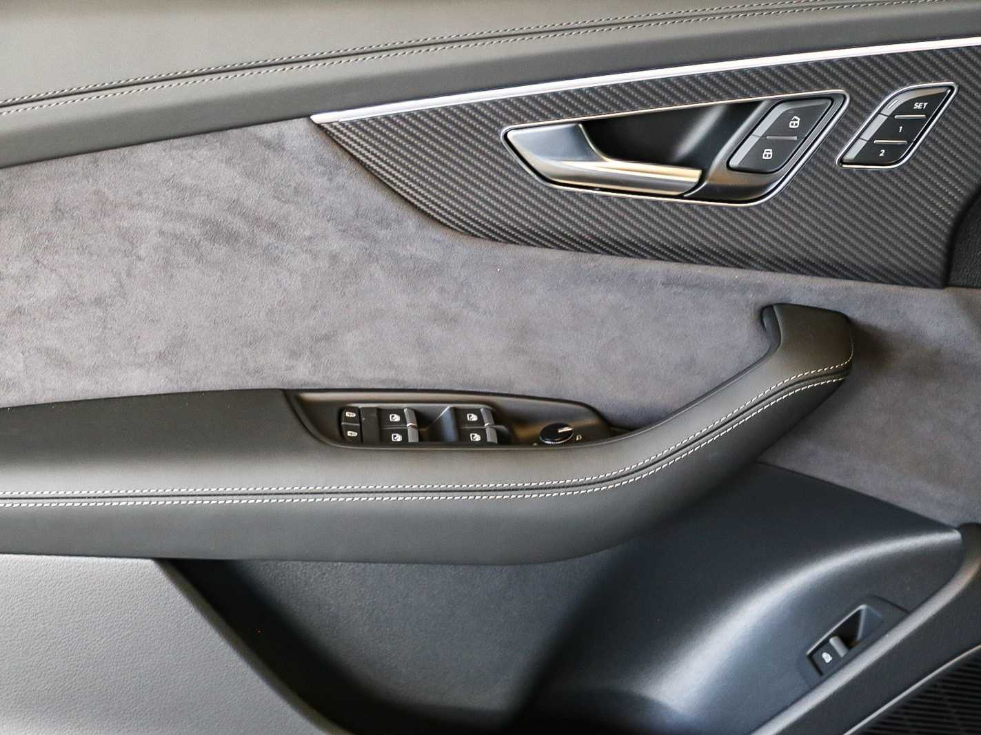 Thumbnail: 2026 Audi SQ8 - 17