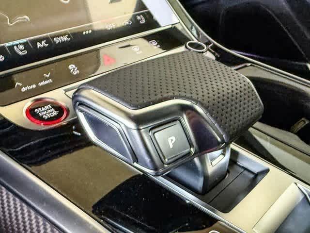 Thumbnail: 2025 Audi RS Q8 - 25