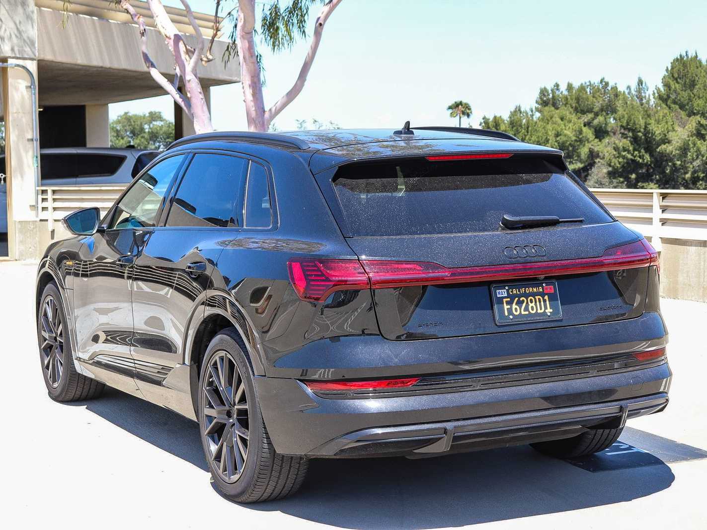 Thumbnail: 2023 Audi e-tron - 2