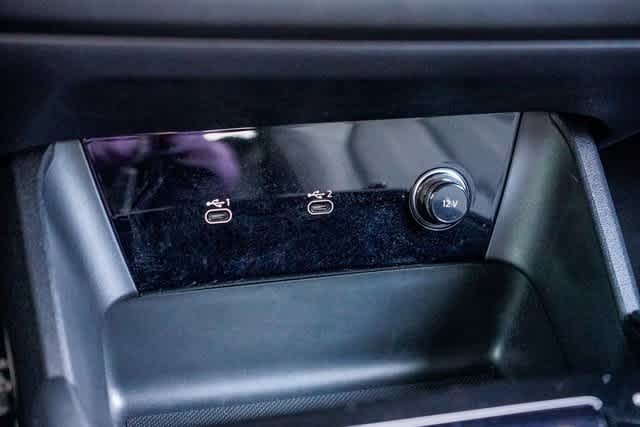 Thumbnail: 2025 Audi Q6 e-tron - 22