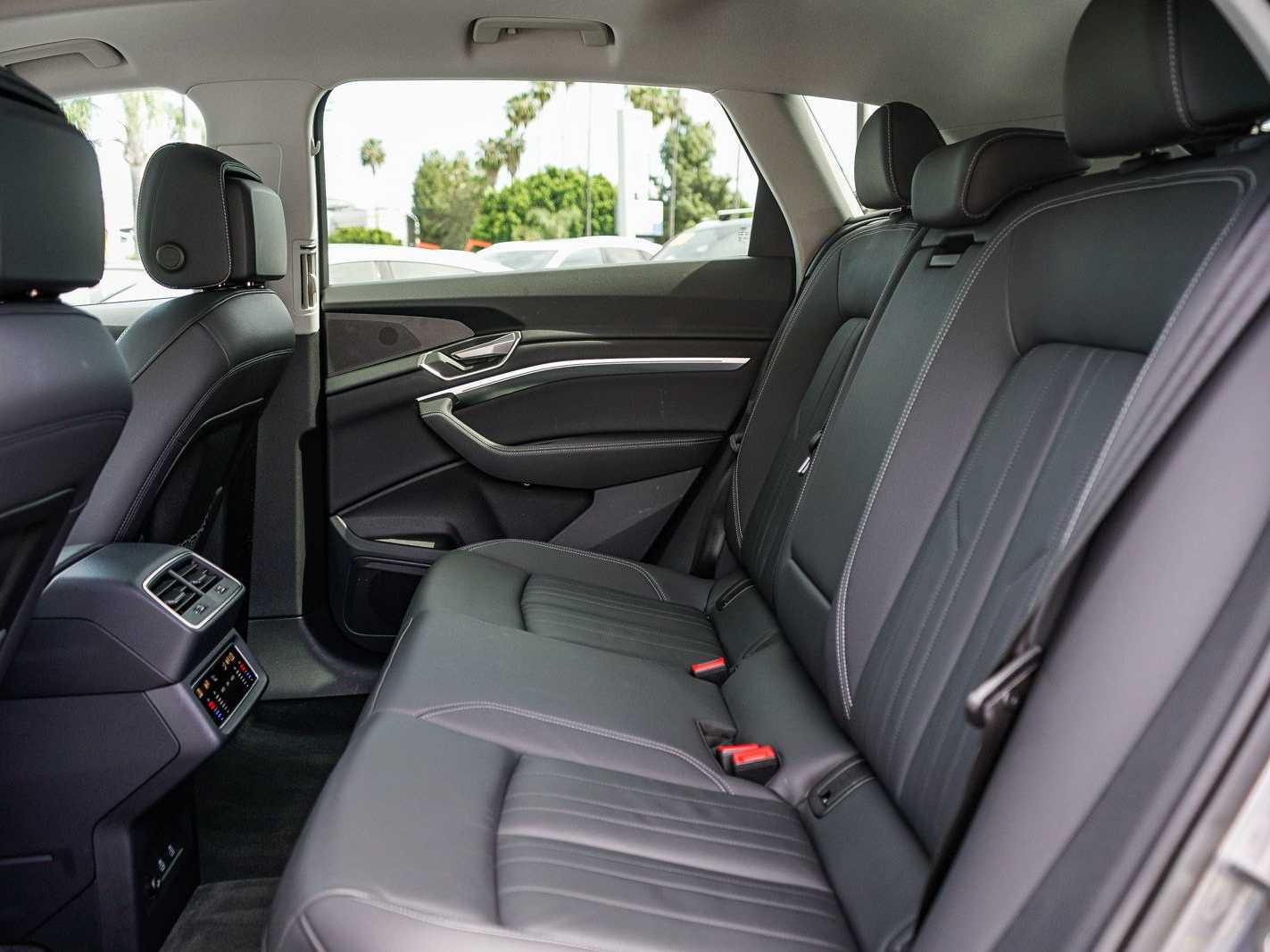 Thumbnail: 2023 Audi e-tron - 18