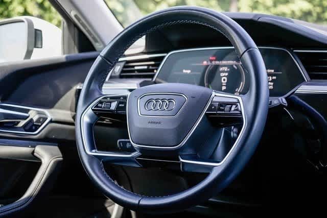 Thumbnail: 2022 Audi e-tron - 15