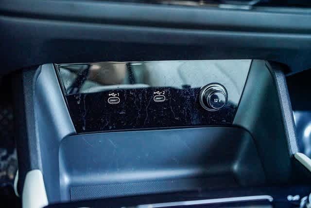 Thumbnail: 2025 Audi Q6 e-tron - 22