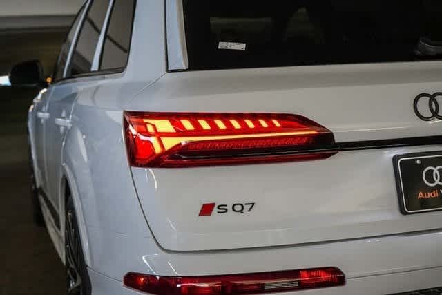Thumbnail: 2025 Audi SQ7 - 10